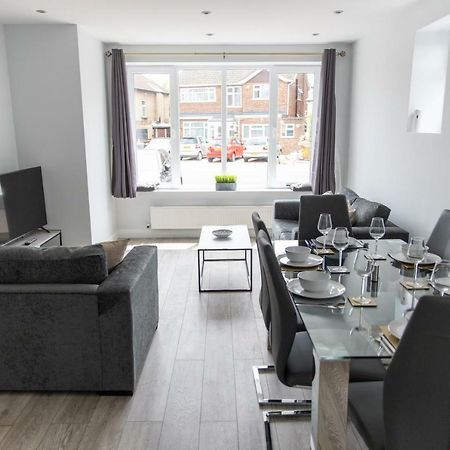 London Northwick Park Serviced Apartments By Riis Property ハーロウ エクステリア 写真