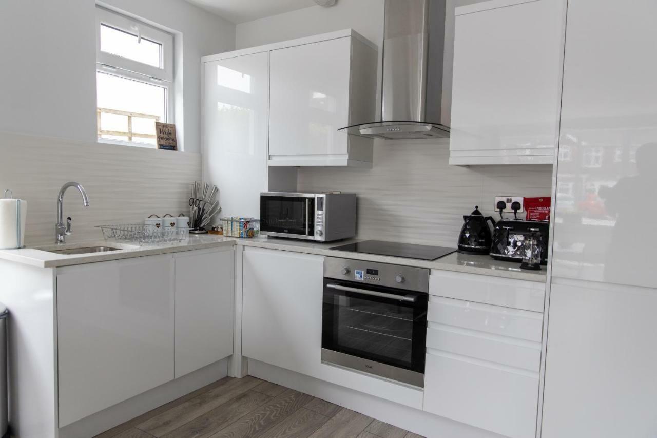 London Northwick Park Serviced Apartments By Riis Property ハーロウ エクステリア 写真