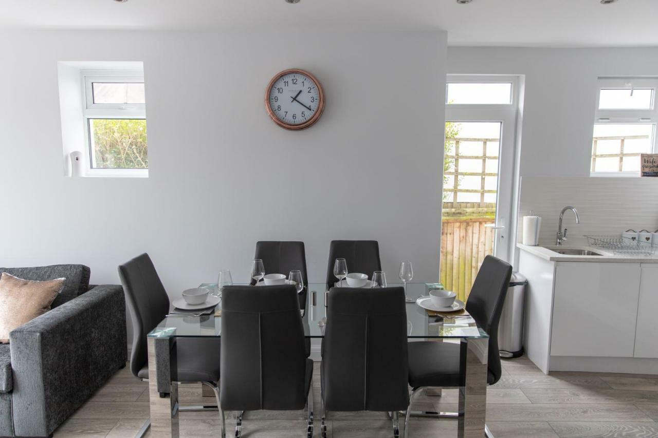 London Northwick Park Serviced Apartments By Riis Property ハーロウ エクステリア 写真