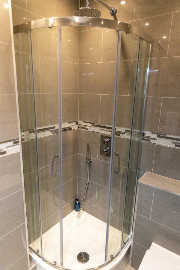London Northwick Park Serviced Apartments By Riis Property ハーロウ エクステリア 写真