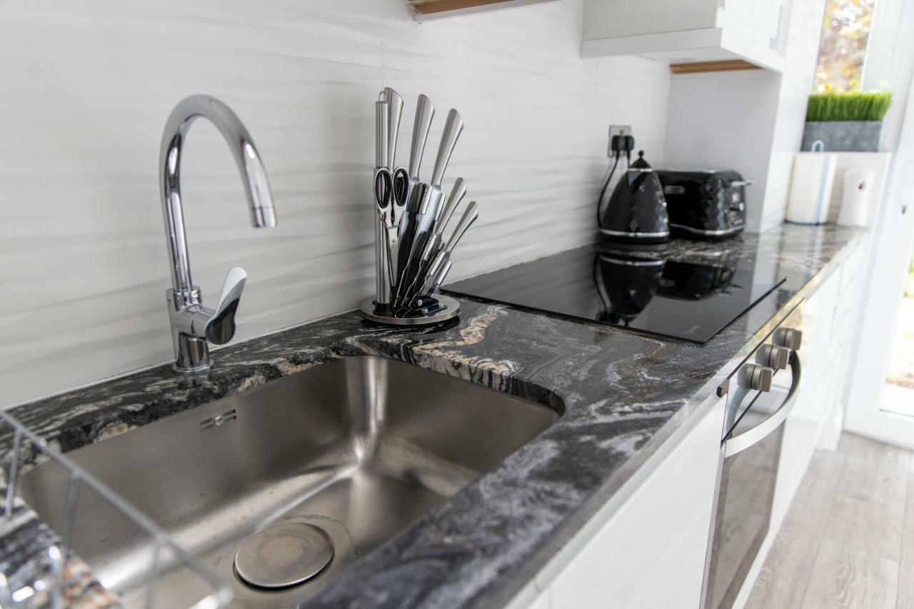 London Northwick Park Serviced Apartments By Riis Property ハーロウ エクステリア 写真
