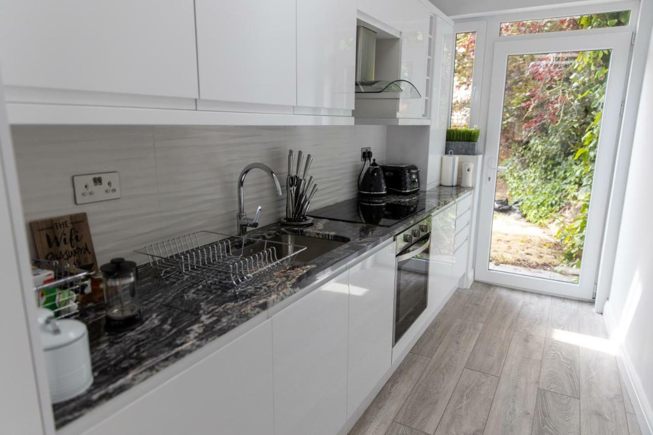 London Northwick Park Serviced Apartments By Riis Property ハーロウ エクステリア 写真