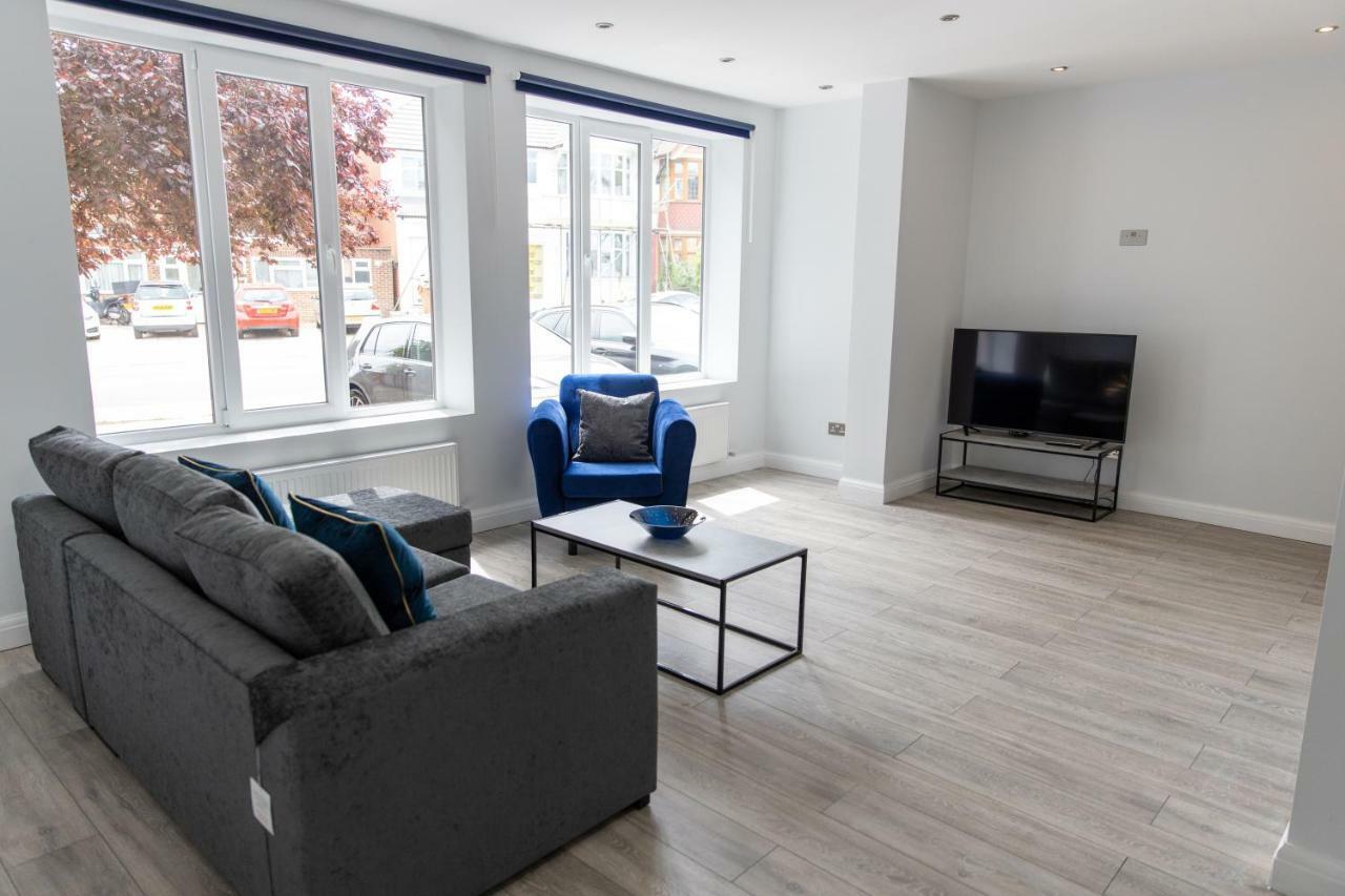 London Northwick Park Serviced Apartments By Riis Property ハーロウ エクステリア 写真