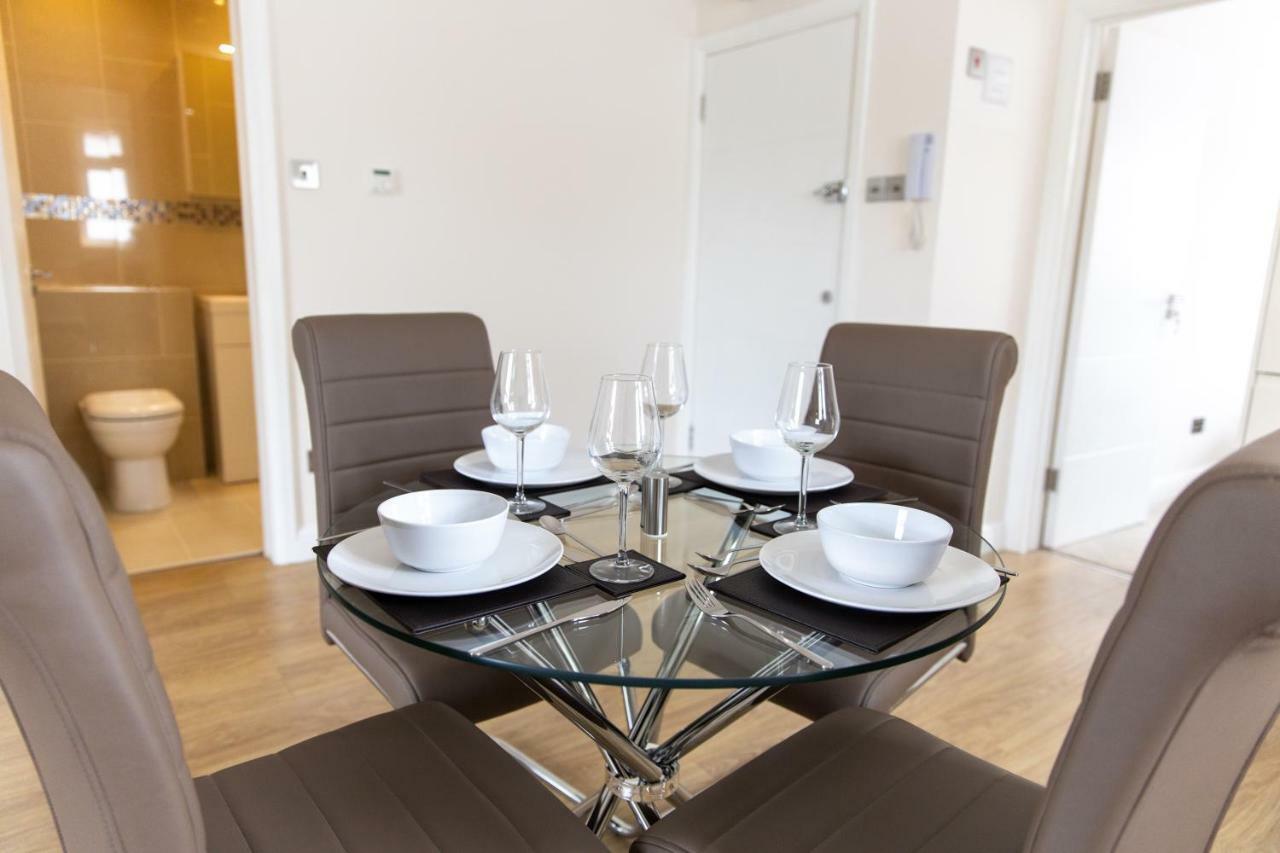 London Northwick Park Serviced Apartments By Riis Property ハーロウ エクステリア 写真