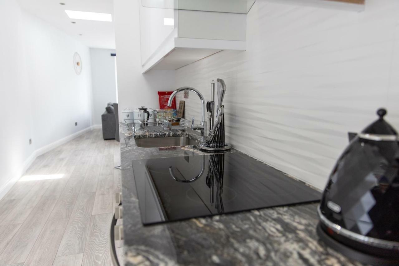 London Northwick Park Serviced Apartments By Riis Property ハーロウ エクステリア 写真